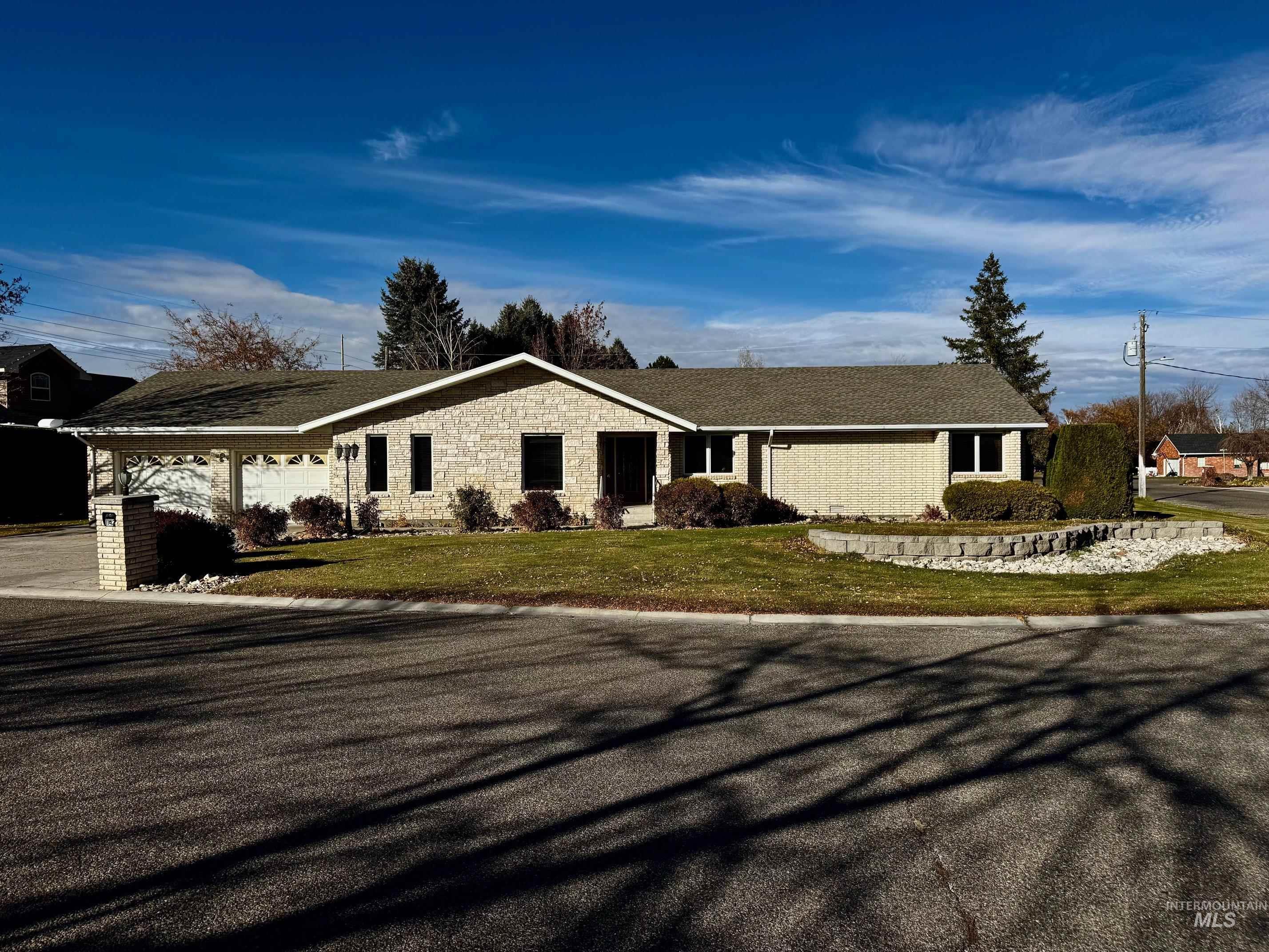 1142 Fairview Avenue Rupert, ID 83350 - Photo 1 of 43