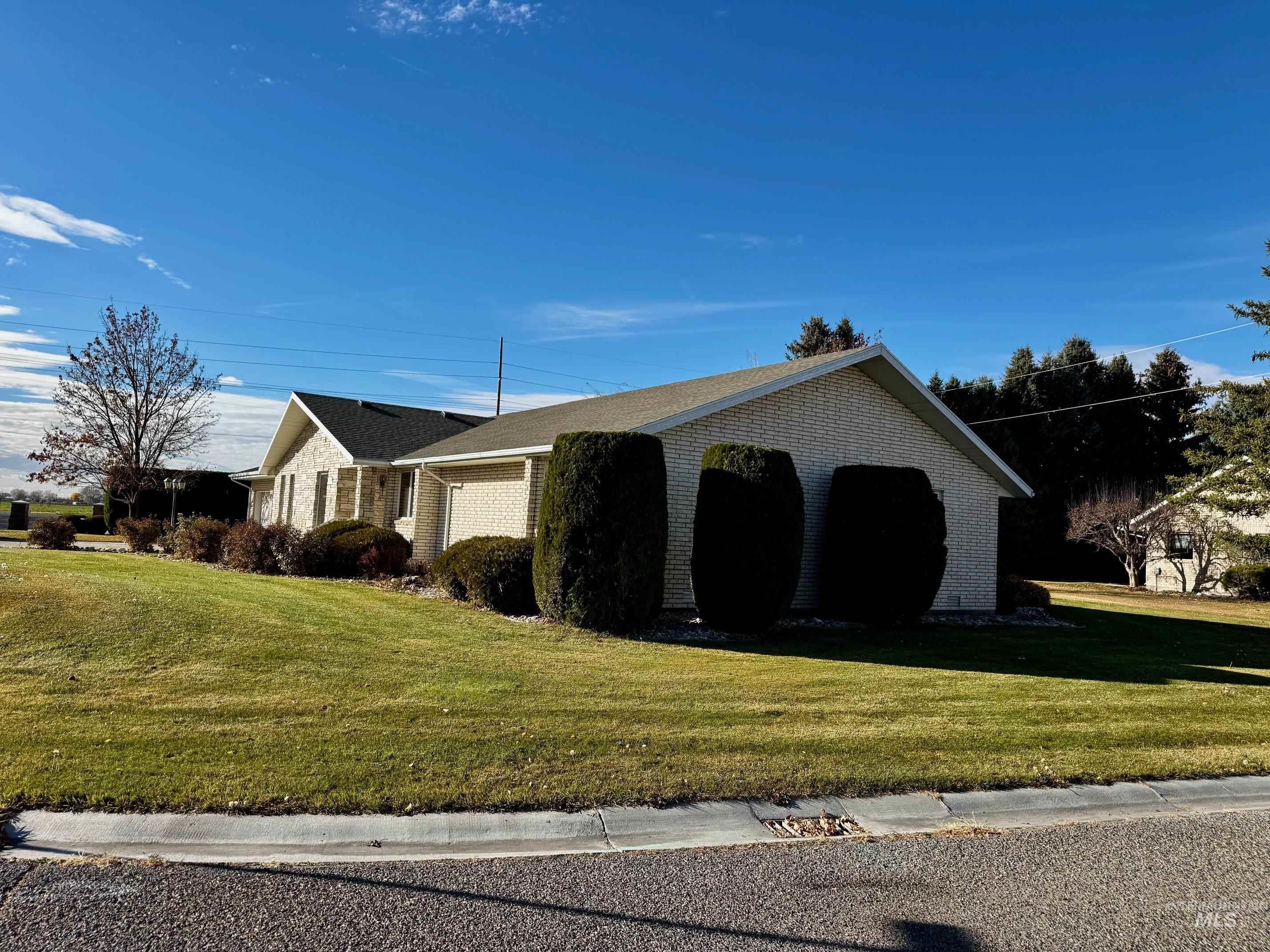 1142 Fairview Avenue Rupert, ID 83350 - Photo 4 of 43