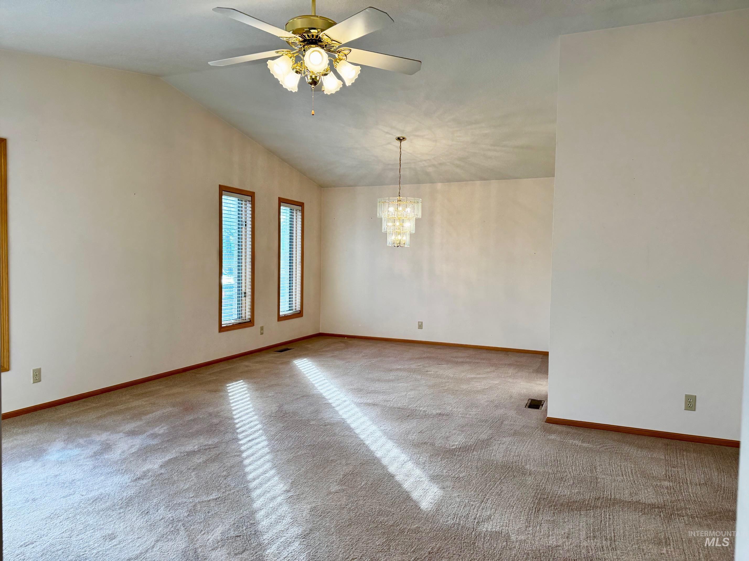 1142 Fairview Avenue Rupert, ID 83350 - Photo 8 of 43