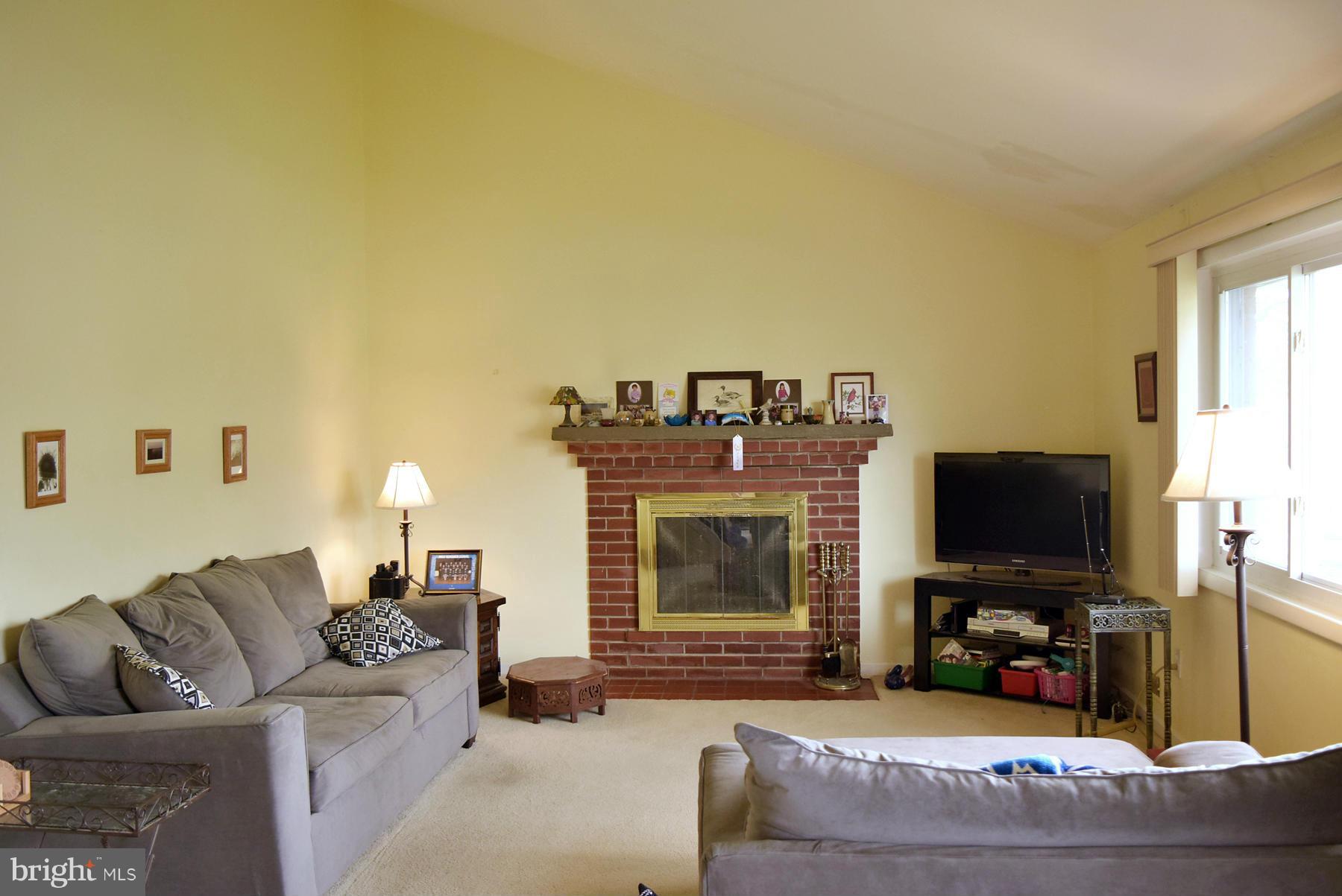 13010 Carney Street Silver Spring, MD 20906 - Photo 4 of 25 Living Room