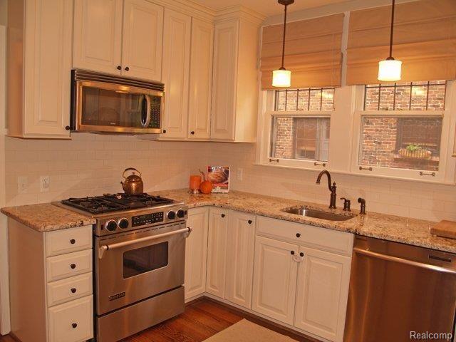 1236 Yorkshire Road Grosse Pointe, MI 48230 - Photo 22 of 25 New gourmet kitchen