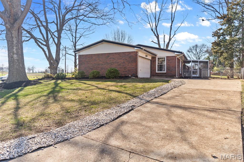 2185 Pohlman Road Florissant, MO 63033 - Photo 4 of 47 Gallery Image 4