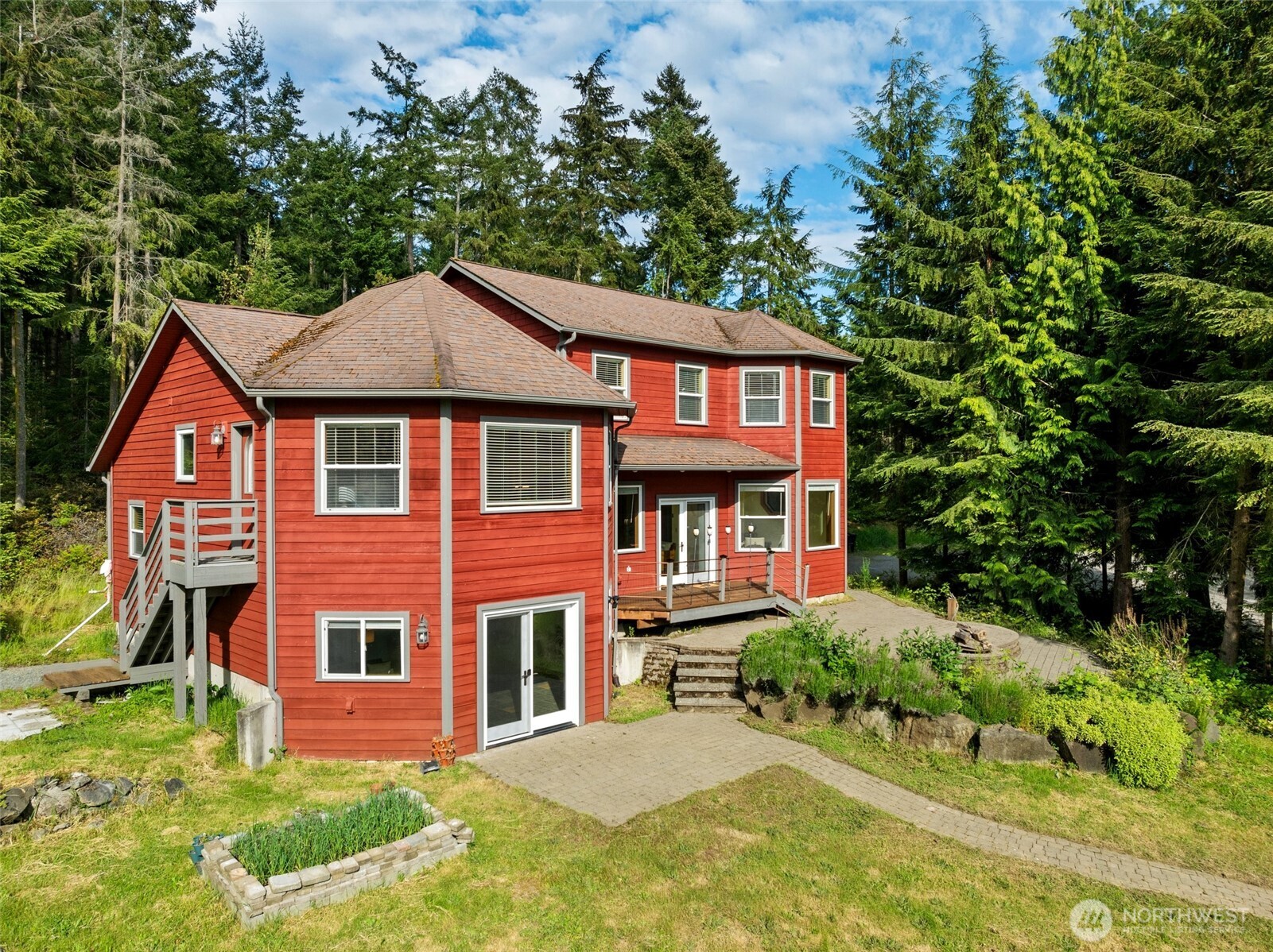 4987 Mutiny Bay Road Freeland, WA 98249 - Photo 37 of 40 a front view of a house with a yard