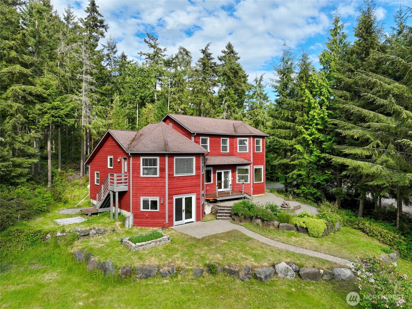 4987 Mutiny Bay Road Freeland, WA 98249 - Photo 38 of 40 front view of a house with a yard