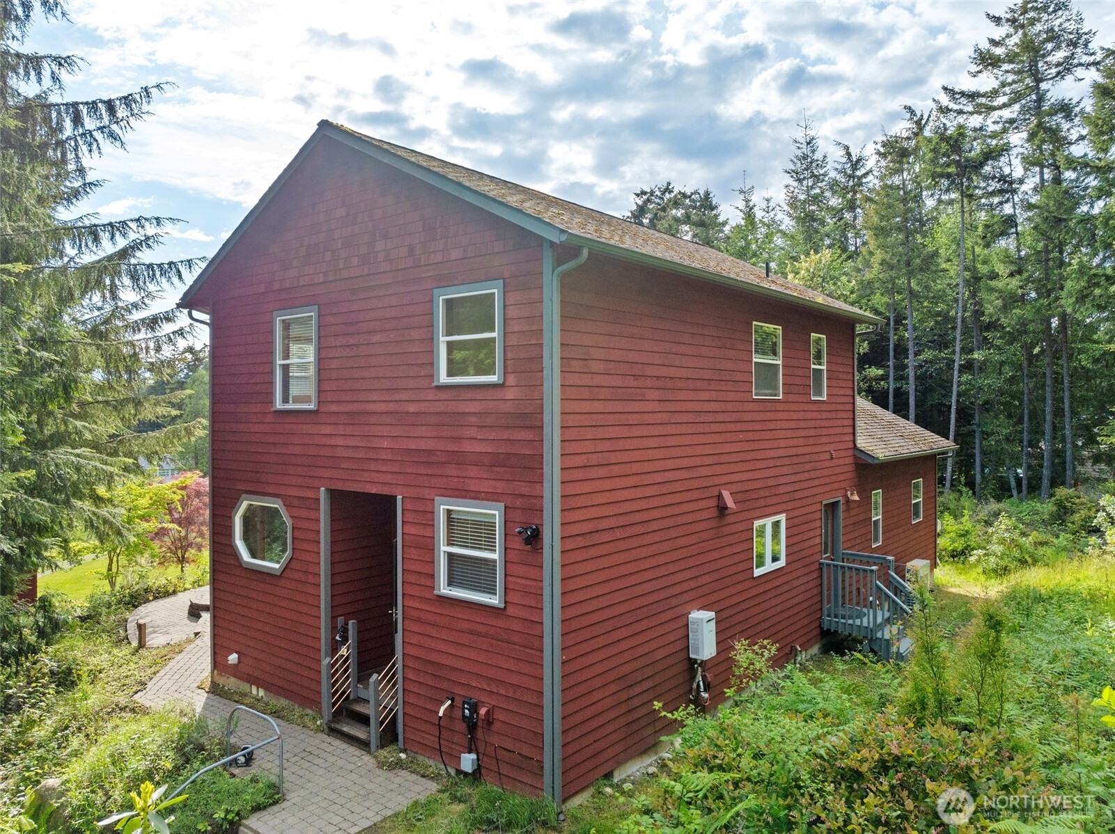 4987 Mutiny Bay Road Freeland, WA 98249 - Photo 40 of 40 a front view of a house with garden