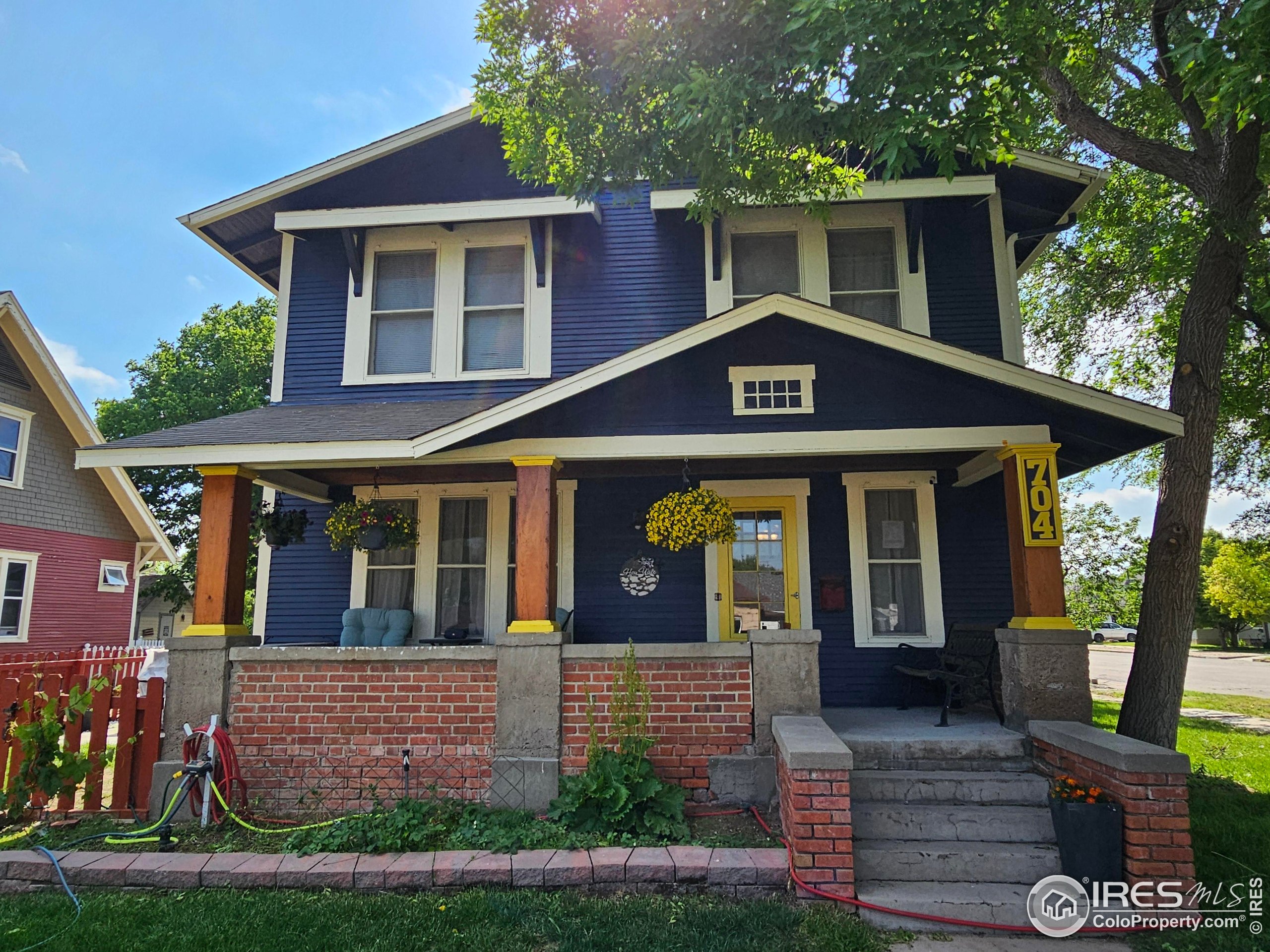 704 South 3rd Avenue Sterling, CO 80751 - Photo 1 of 35 a front view of a house with garden