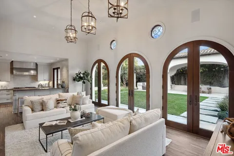 $6,399,000 | 6882 Arizona Avenue, Los Angeles, CA 90045