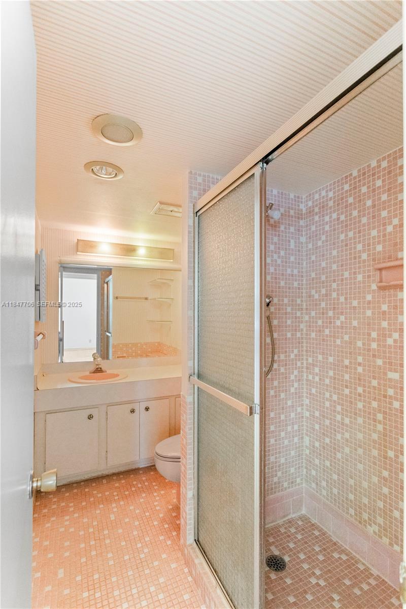 6901 Cypress Road, Unit B18 Plantation, FL 33317 - Photo 19 of 44 Gallery Image 19