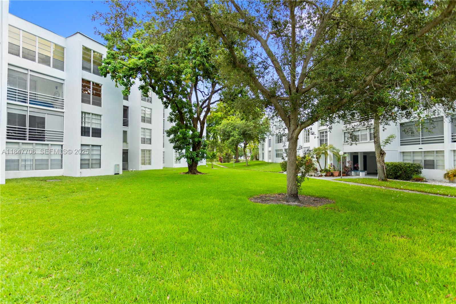 6901 Cypress Road, Unit B18 Plantation, FL 33317 - Photo 42 of 44 Gallery Image 42