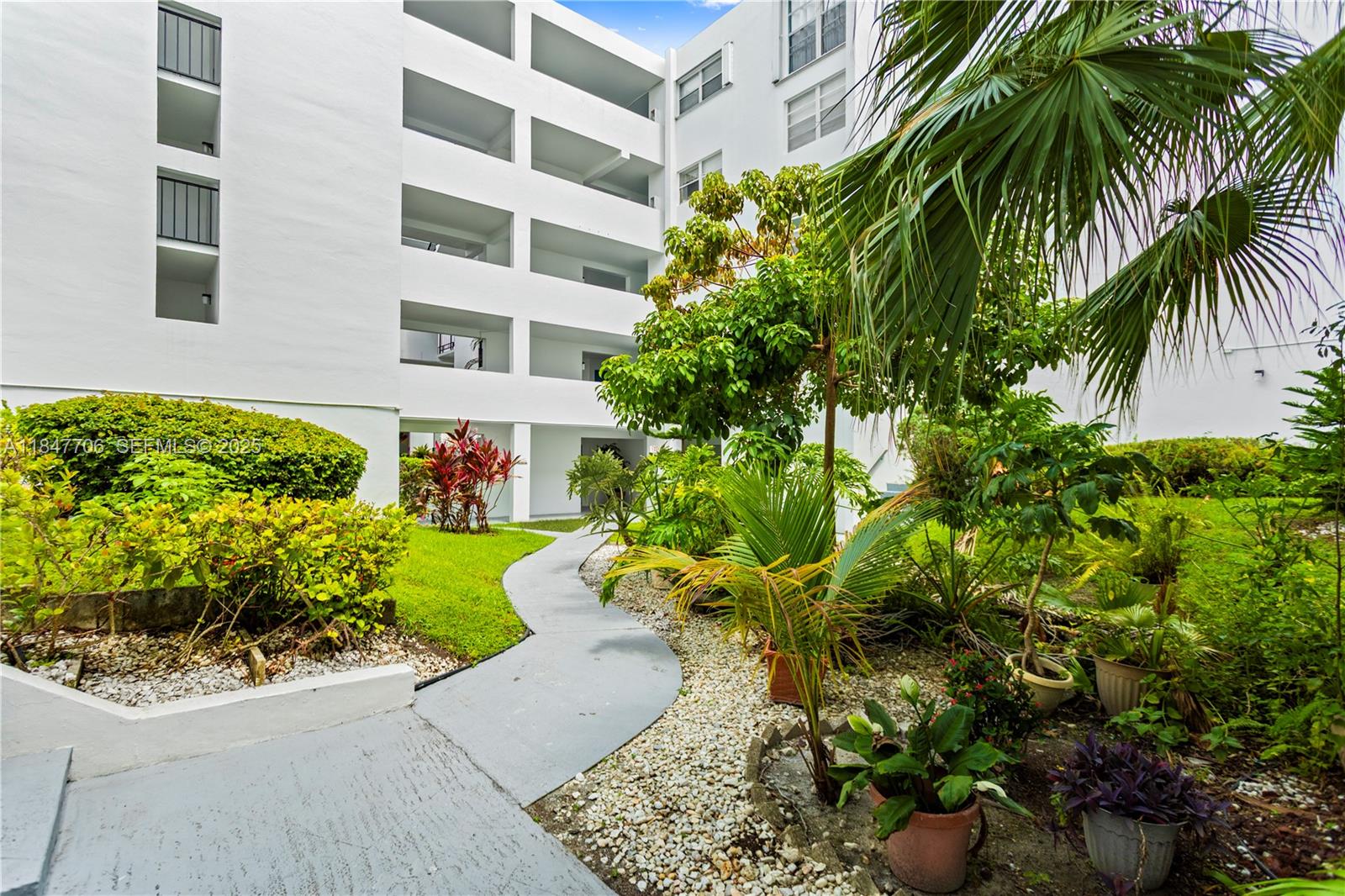 6901 Cypress Road, Unit B18 Plantation, FL 33317 - Photo 6 of 44 Gallery Image 6