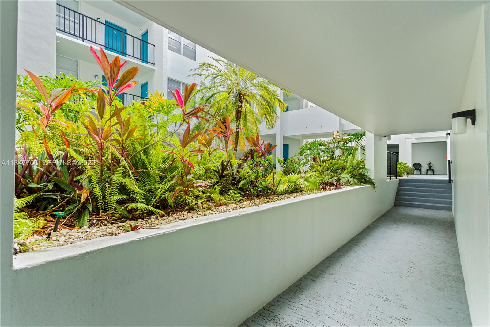 6901 Cypress Road, Unit B18 Plantation, FL 33317 - Photo 7 of 44 Gallery Image 7