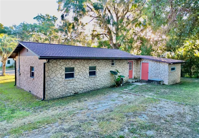 $1,600 | 18713 Charlotte Avenue, Brooker, FL 32622
