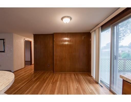 659 Mohawk Road Somerset, MA 02726 - Photo 6 of 24 Gallery Image 6