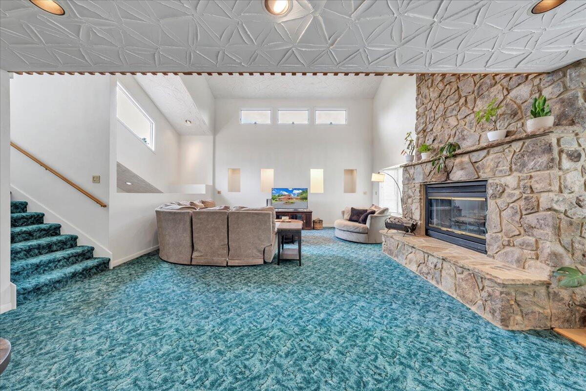 6720 Albert Road Roanoke, VA 24019 - Photo 26 of 51 Large Family Room w/Stone Fireplace