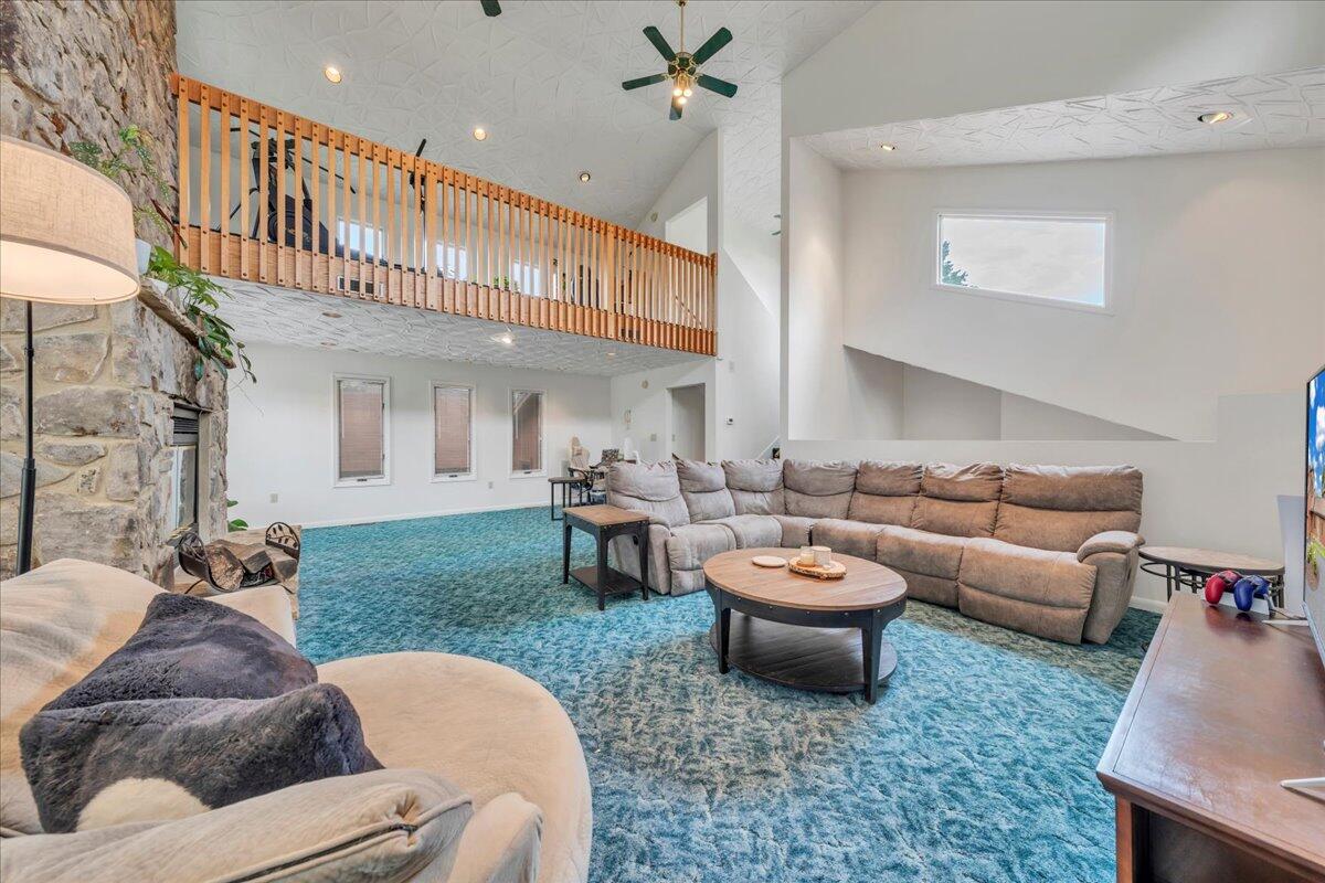 6720 Albert Road Roanoke, VA 24019 - Photo 28 of 51 Design that speaks volumes.