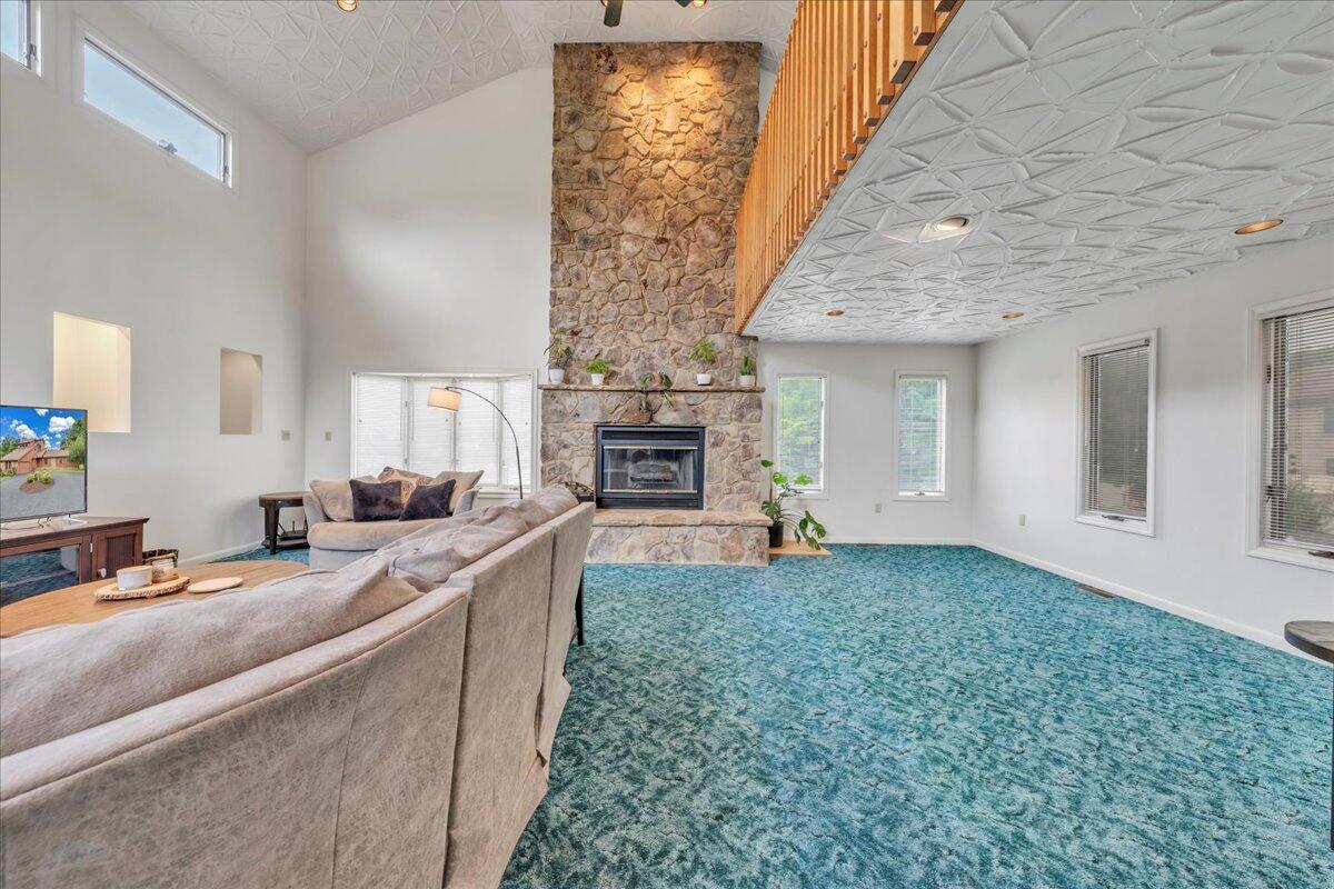 6720 Albert Road Roanoke, VA 24019 - Photo 29 of 51 Family Room with Loft Above