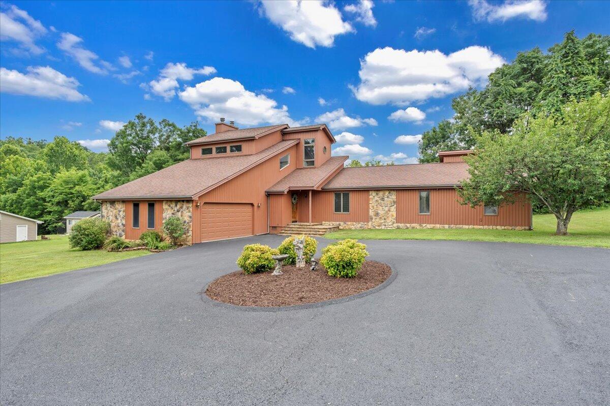6720 Albert Road Roanoke, VA 24019 - Photo 6 of 51 Sleek. Sophisticated. Yours.