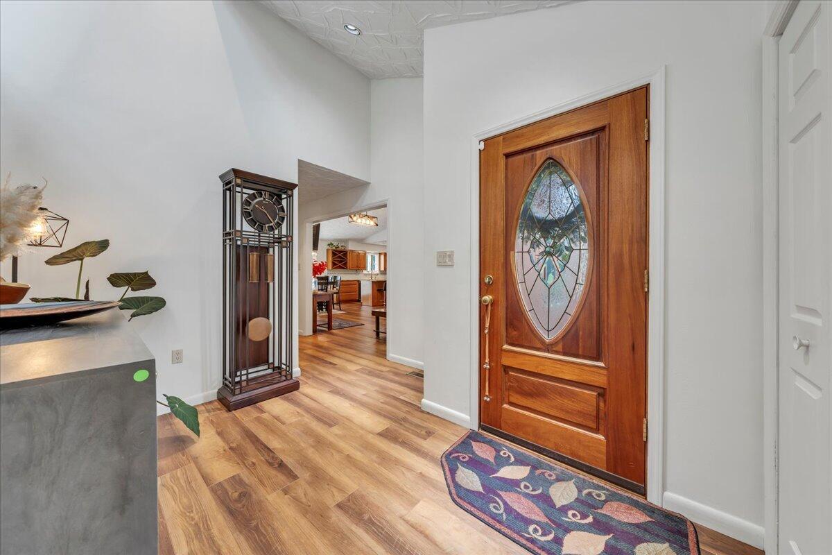 6720 Albert Road Roanoke, VA 24019 - Photo 8 of 51 Welcoming Foyer