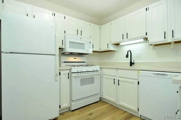 $169,900 | 1034 Alpine Ridge Drive, Unit G5, Ballwin, MO 63021