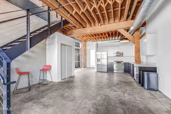 a view of livingroom with furniture