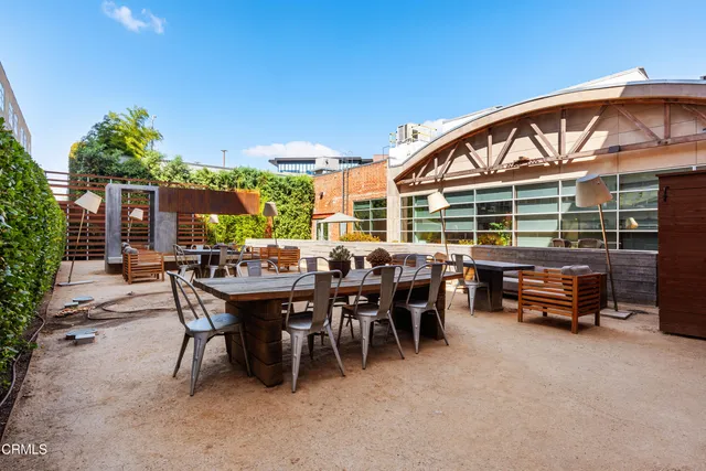 $5,300 | 527 Molino Street, Unit 111, Los Angeles, CA 90013