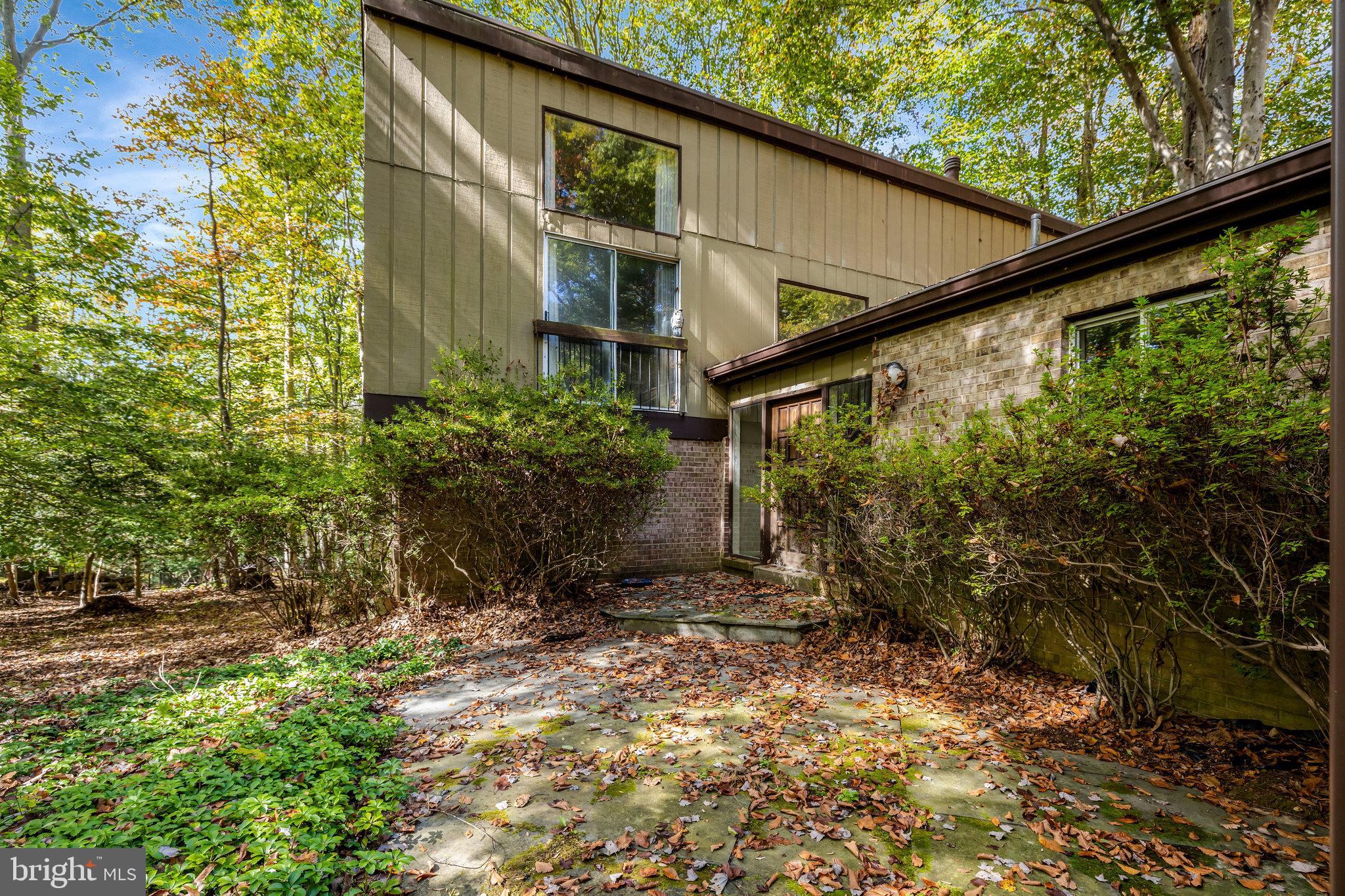 9506 Watts Road Great Falls, VA 22066 - Photo 5 of 55 Front from Drive