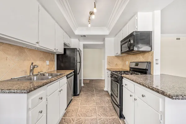 $259,000 | 400 North Sunrise Way, Unit 136, Palm Springs, CA 92262