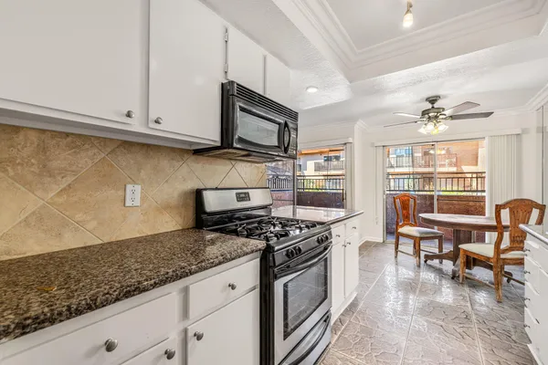 $259,000 | 400 North Sunrise Way, Unit 136, Palm Springs, CA 92262