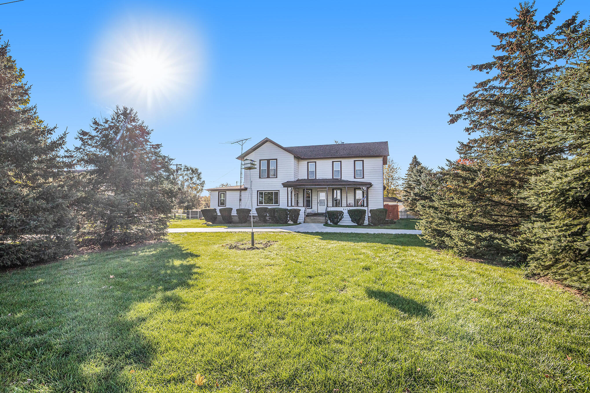 8433 South Stoney Lake Road Jackson, MI 49201 - Photo 2 of 47 IMG_5493