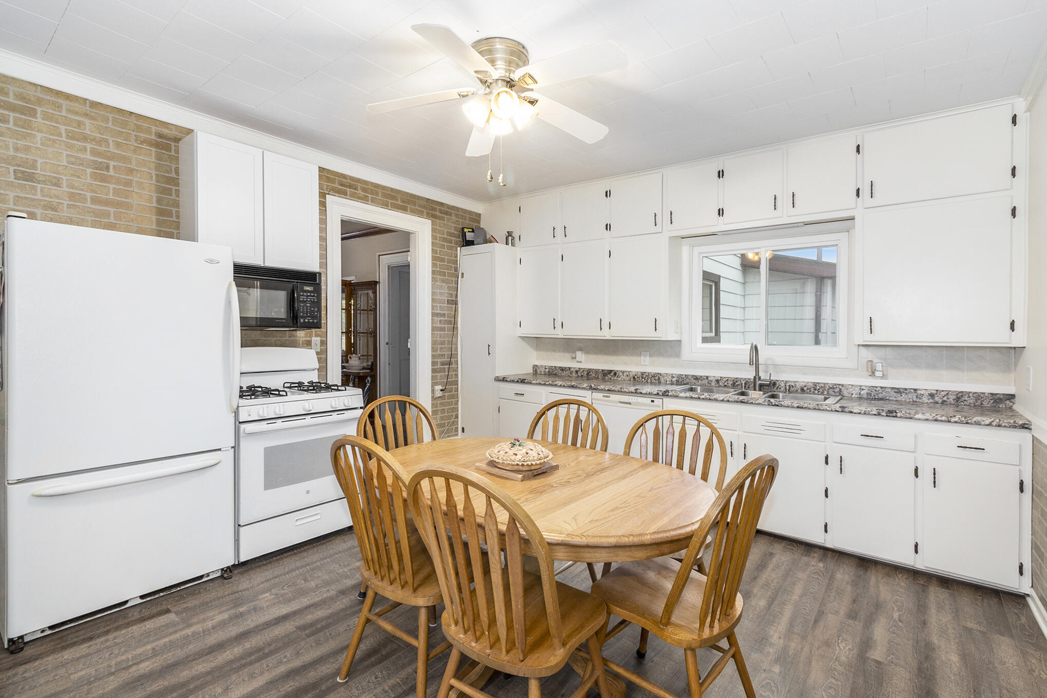 8433 South Stoney Lake Road Jackson, MI 49201 - Photo 7 of 47 15