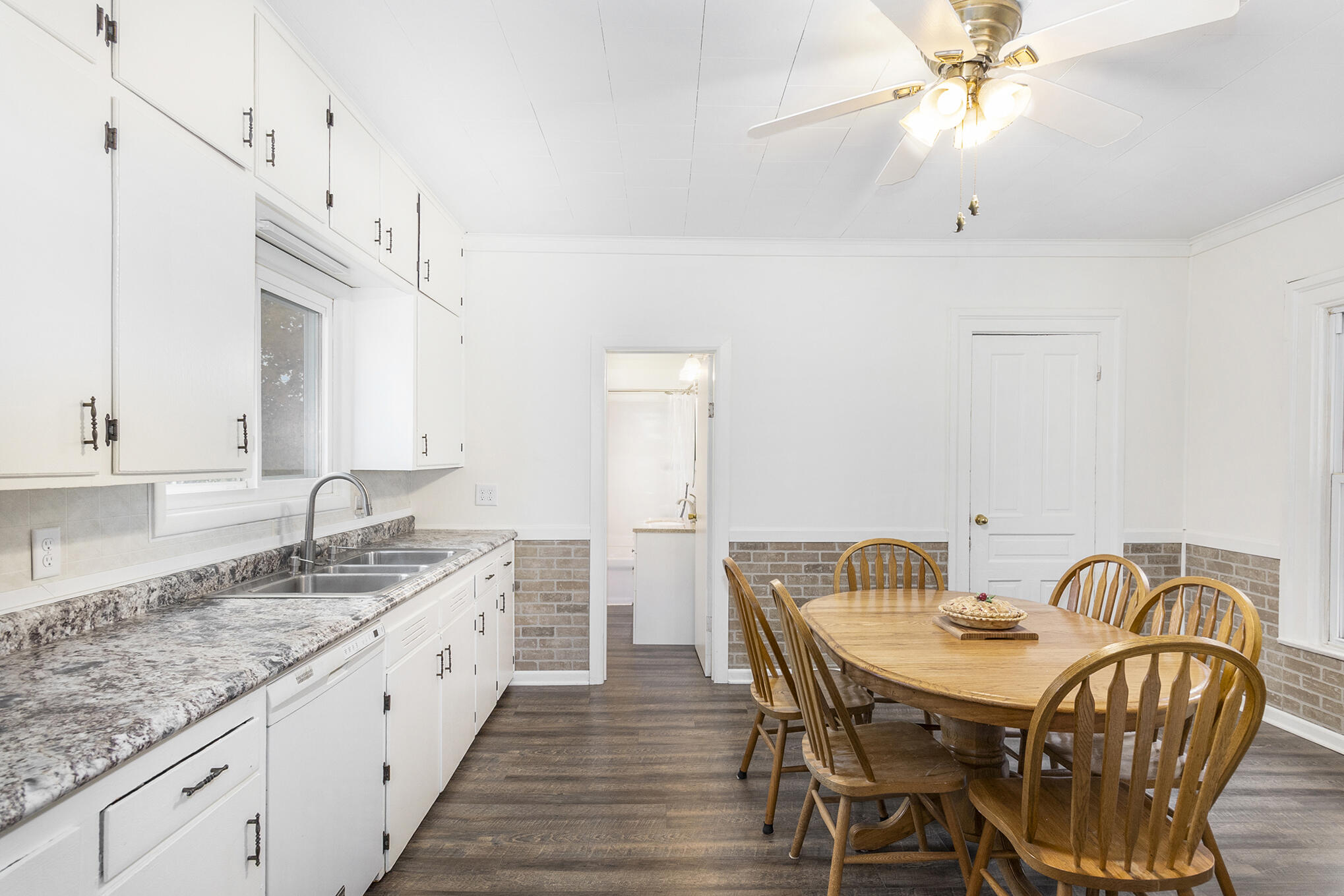8433 South Stoney Lake Road Jackson, MI 49201 - Photo 8 of 47 18