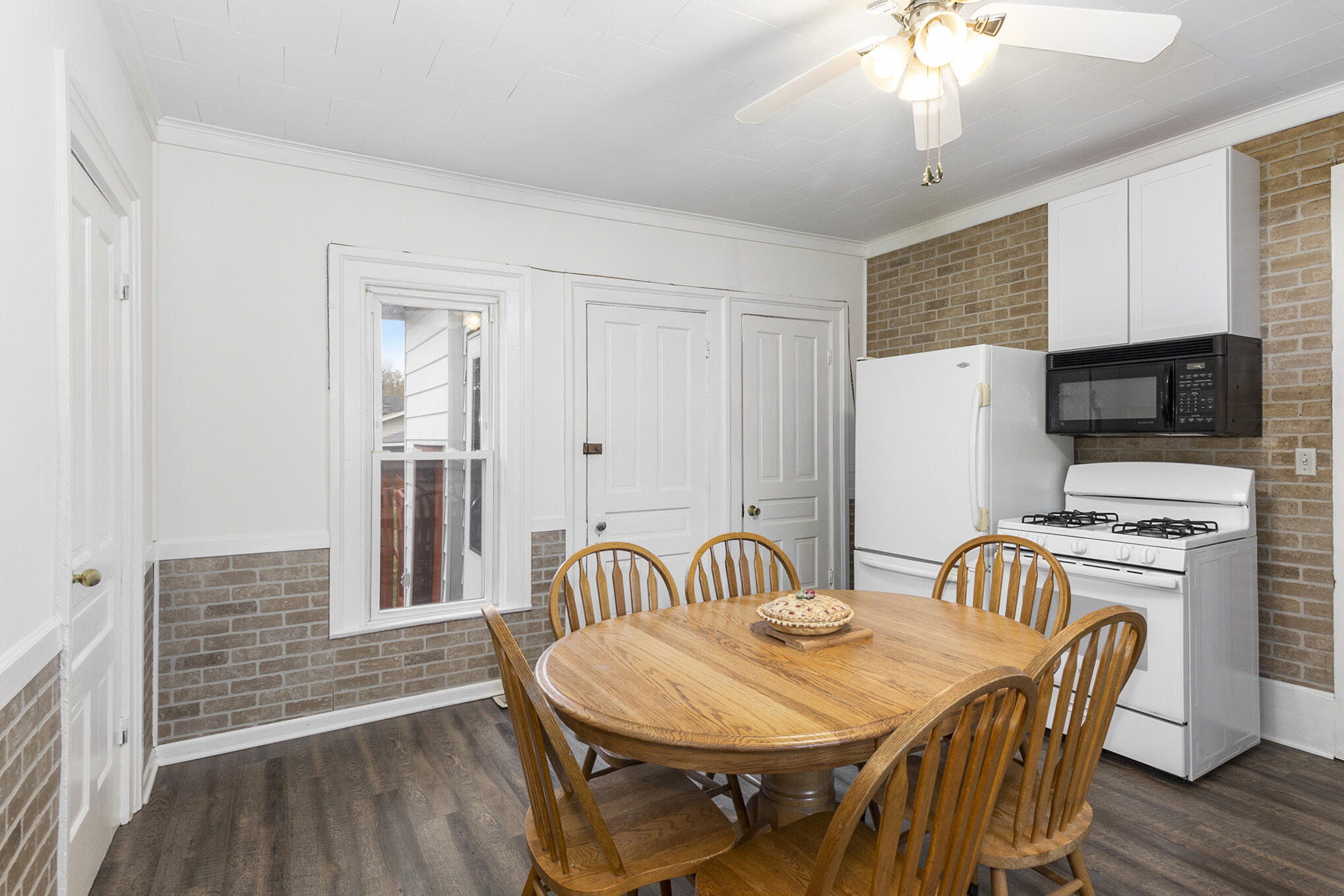 8433 South Stoney Lake Road Jackson, MI 49201 - Photo 9 of 47 20