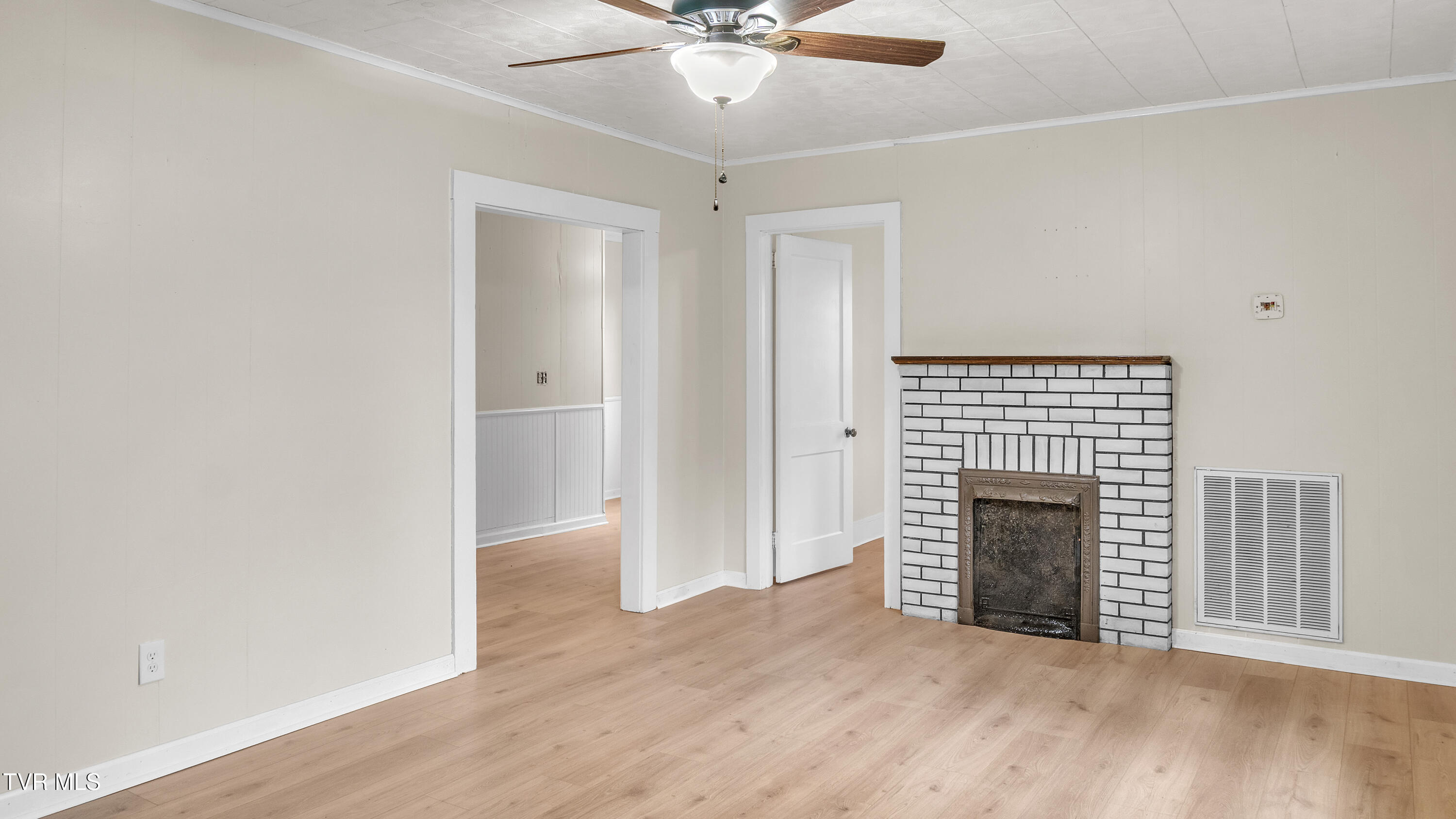 122 Hartley Road Elizabethton, TN 37643 - Photo 9 of 32 DSC07412