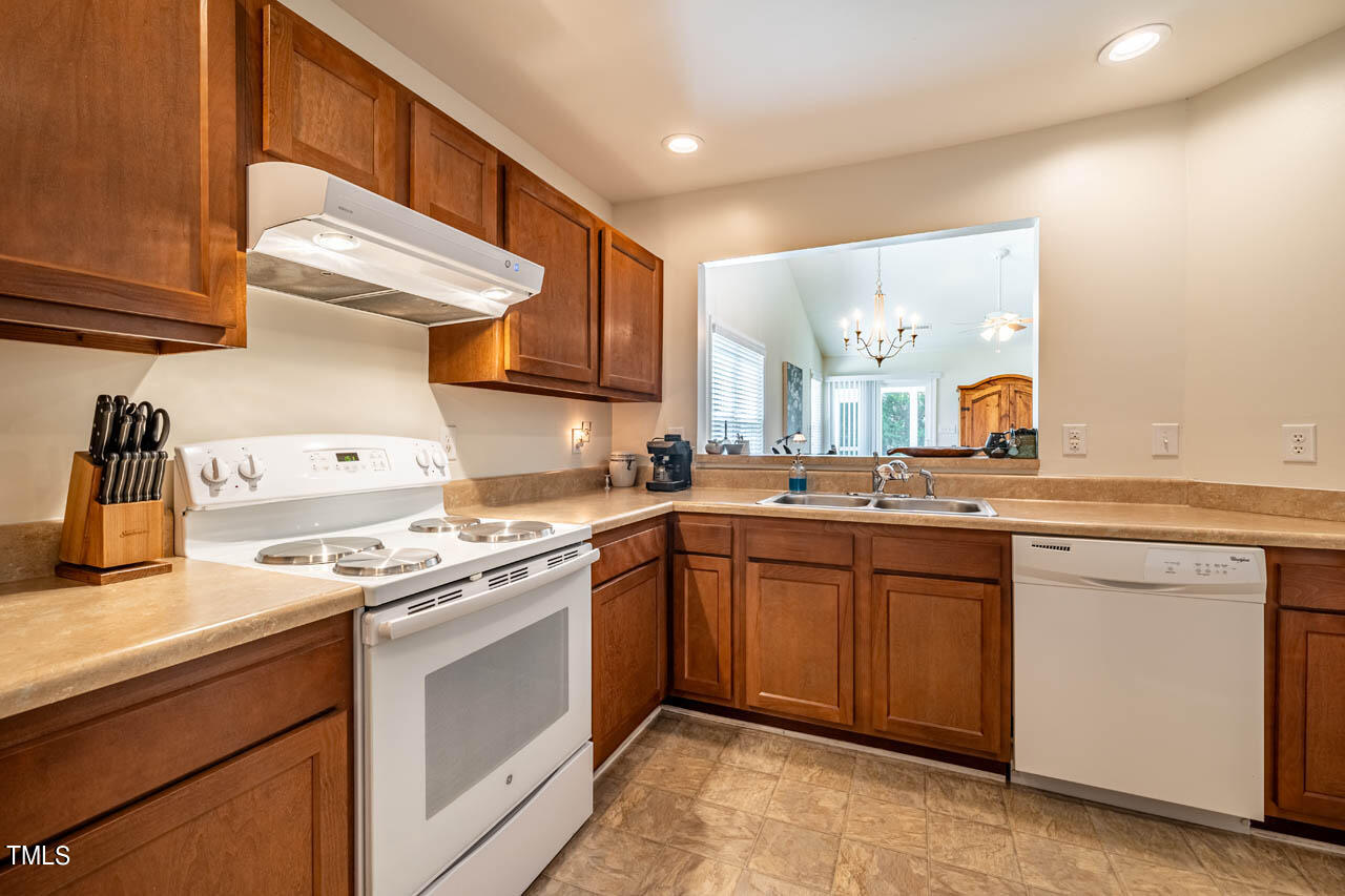 12 Pendleton Court Durham, NC 27713 - Photo 5 of 23 Kitchen