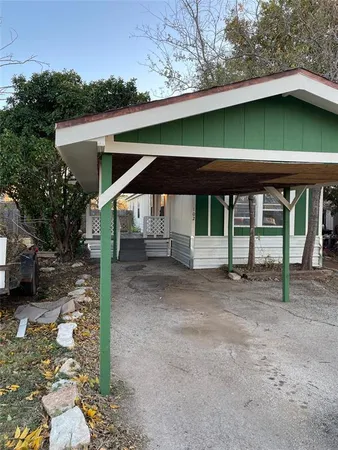 $1,495 | 102 Mendy Lane, Tye, TX 79563