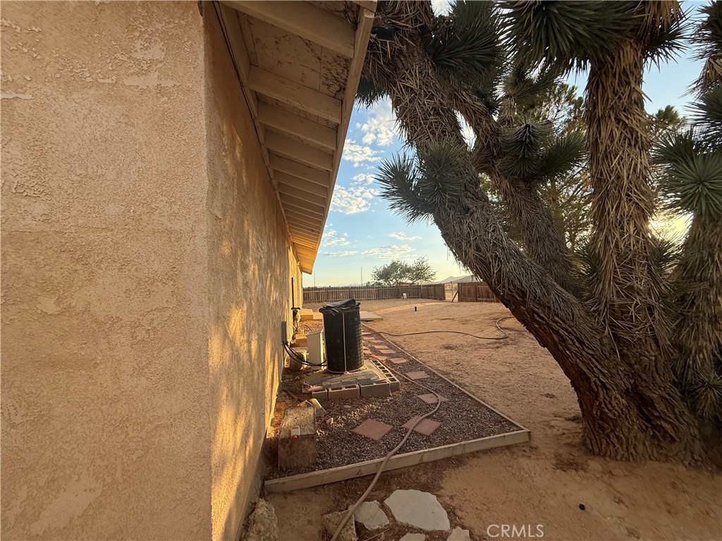 243 Balboa Avenue Mojave, CA 93501 - Photo 15 of 75 a view of entryway
