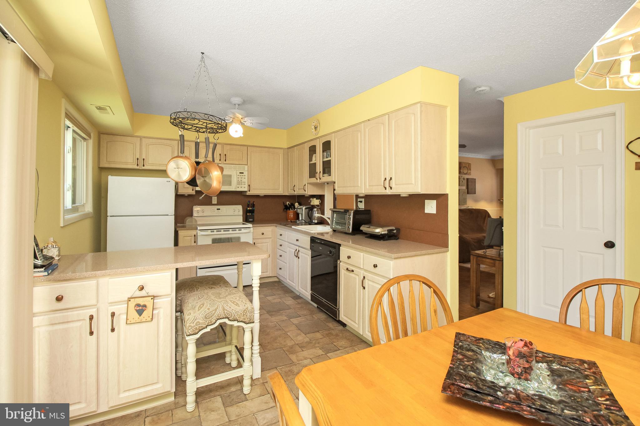 11 Georgetown Road Lindenwold, NJ 08021 - Photo 14 of 33 Eat-In Kitchen