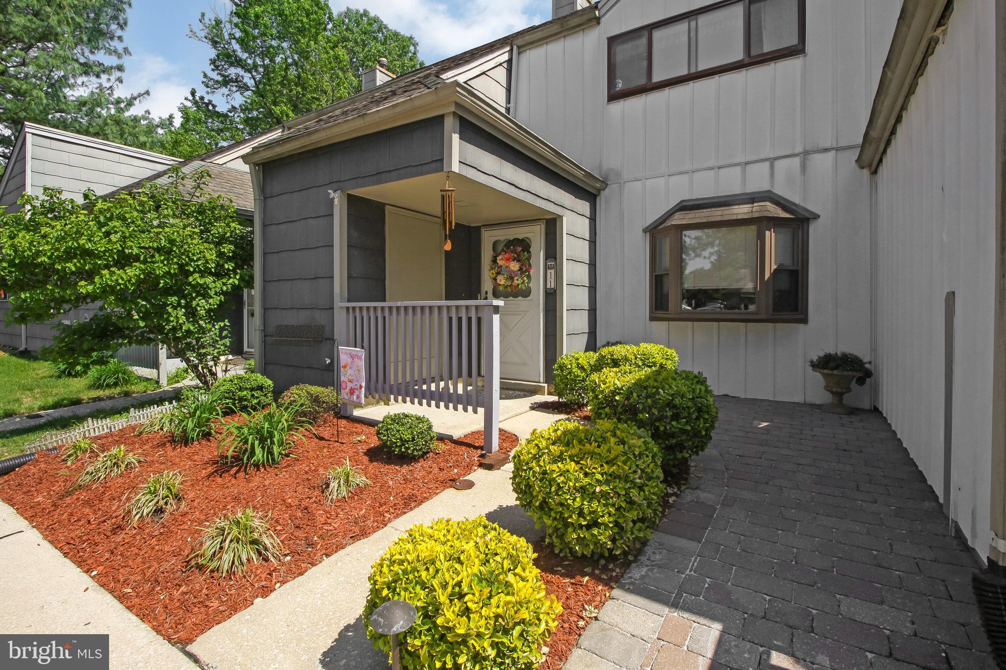 11 Georgetown Road Lindenwold, NJ 08021 - Photo 3 of 33 Front Patio/Porch