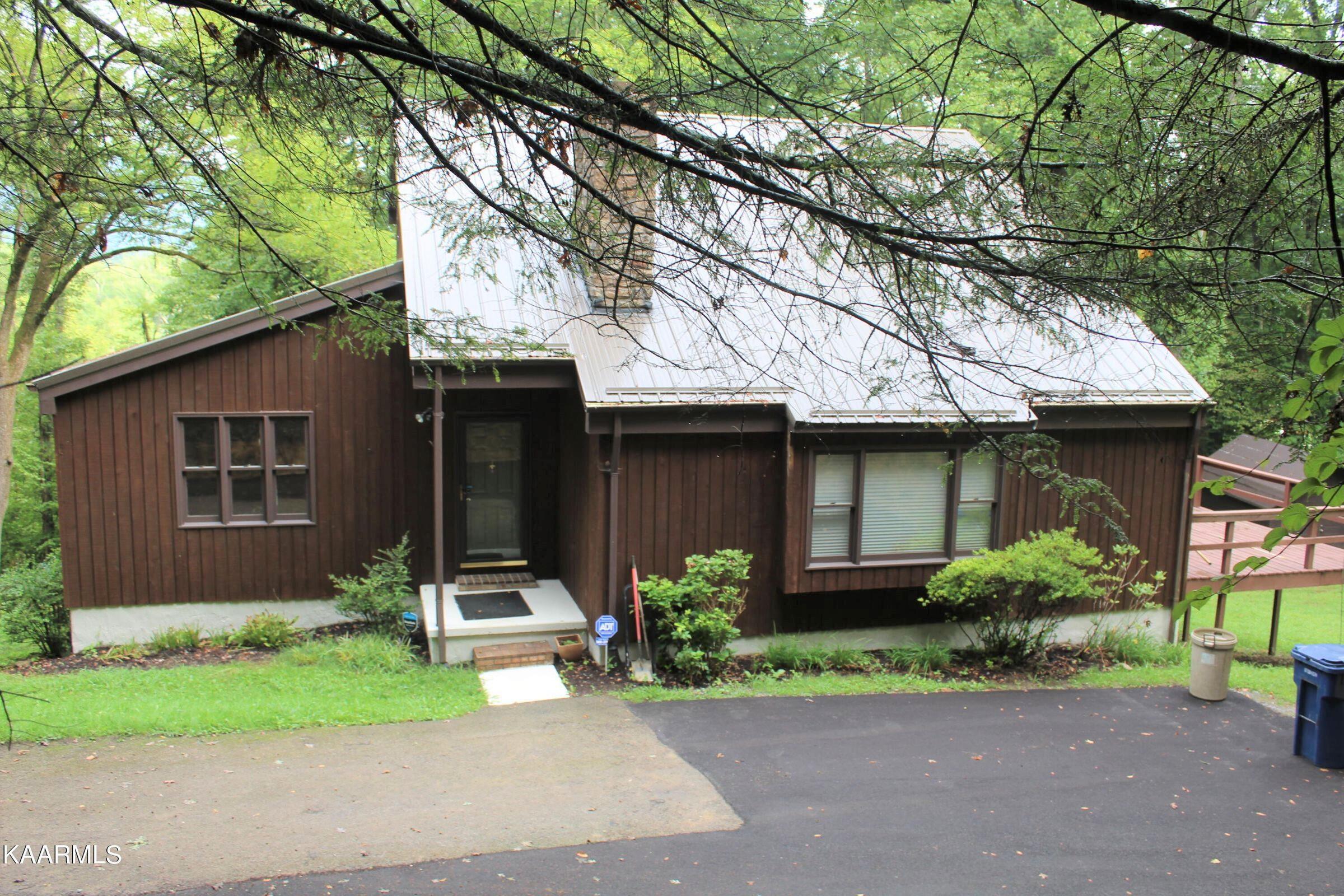 165 Lake Hill Road Middlesboro, KY 40965 - Photo 1 of 53 20220903163253222718000000-o (2)