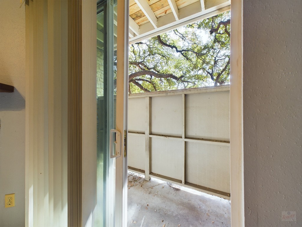 114 East 31st Street, Unit 113 Austin, TX 78705 - Photo 16 of 18 a view of a window
