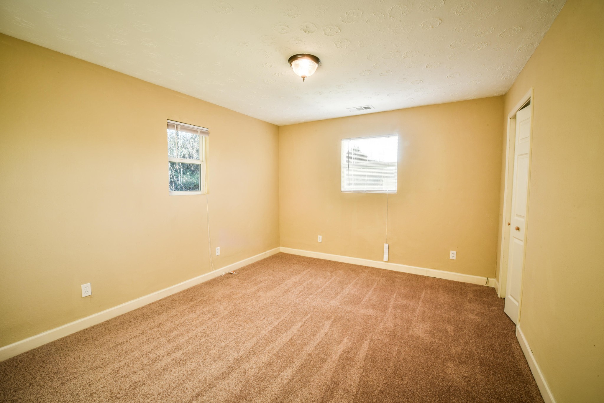 3984 Bent Road Kodak, TN 37764 - Photo 14 of 21 a view of an empty room with a window