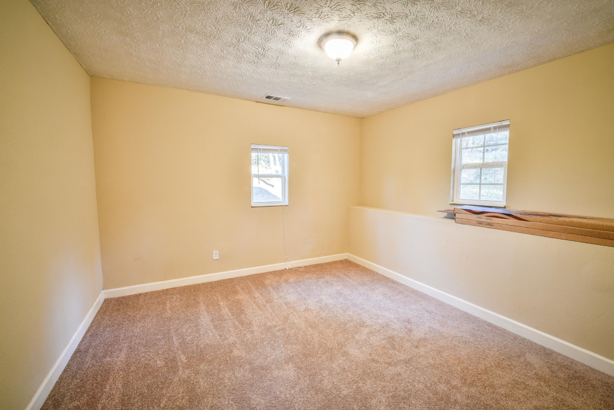 3984 Bent Road Kodak, TN 37764 - Photo 15 of 21 an empty room with a empty space and a window
