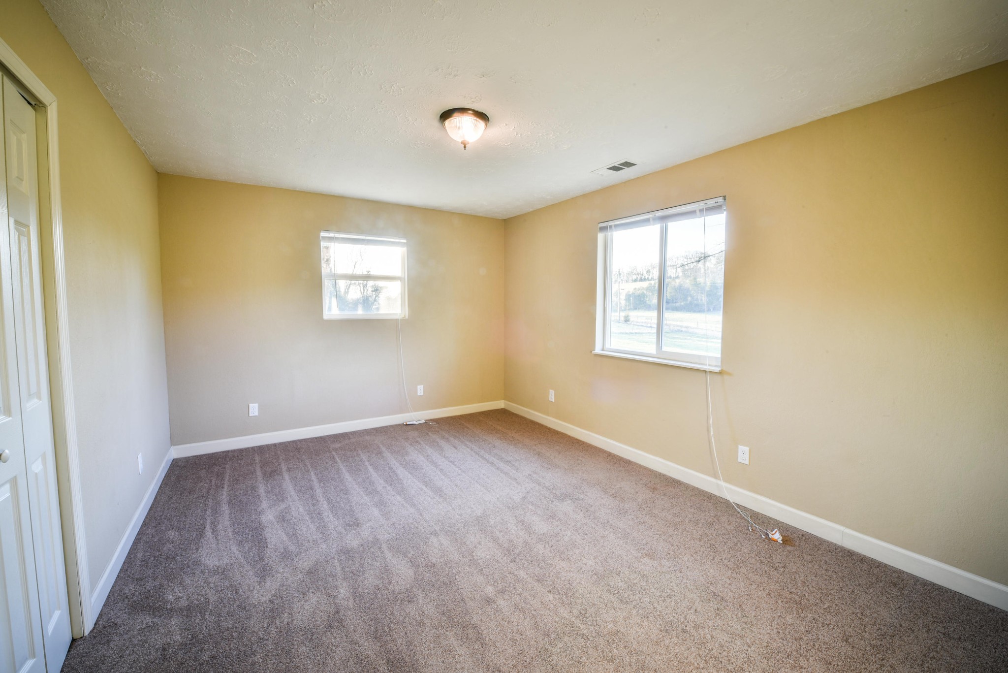 3984 Bent Road Kodak, TN 37764 - Photo 16 of 21 an empty room with windows