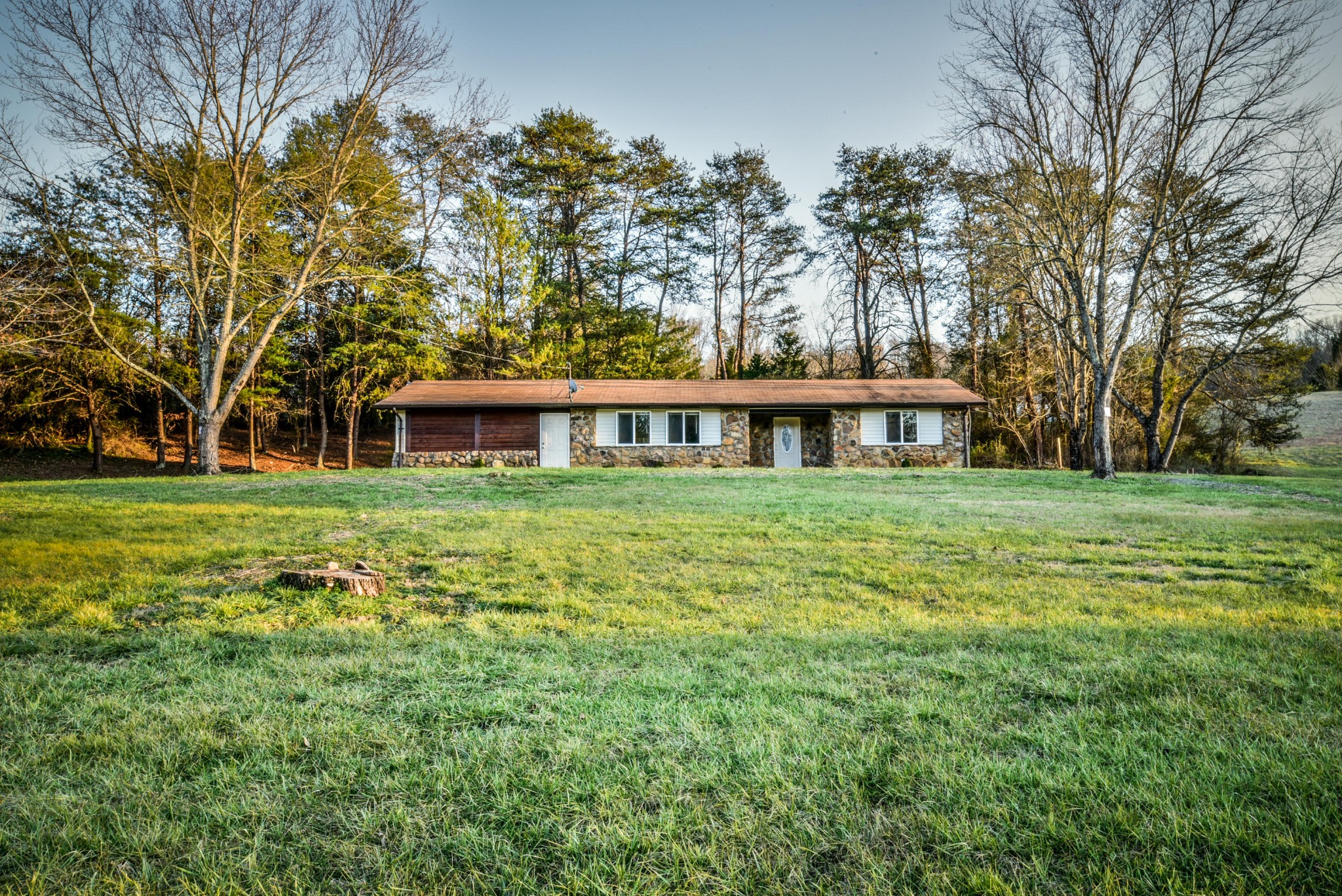 3984 Bent Road Kodak, TN 37764 - Photo 20 of 21 a front view of a house with a garden