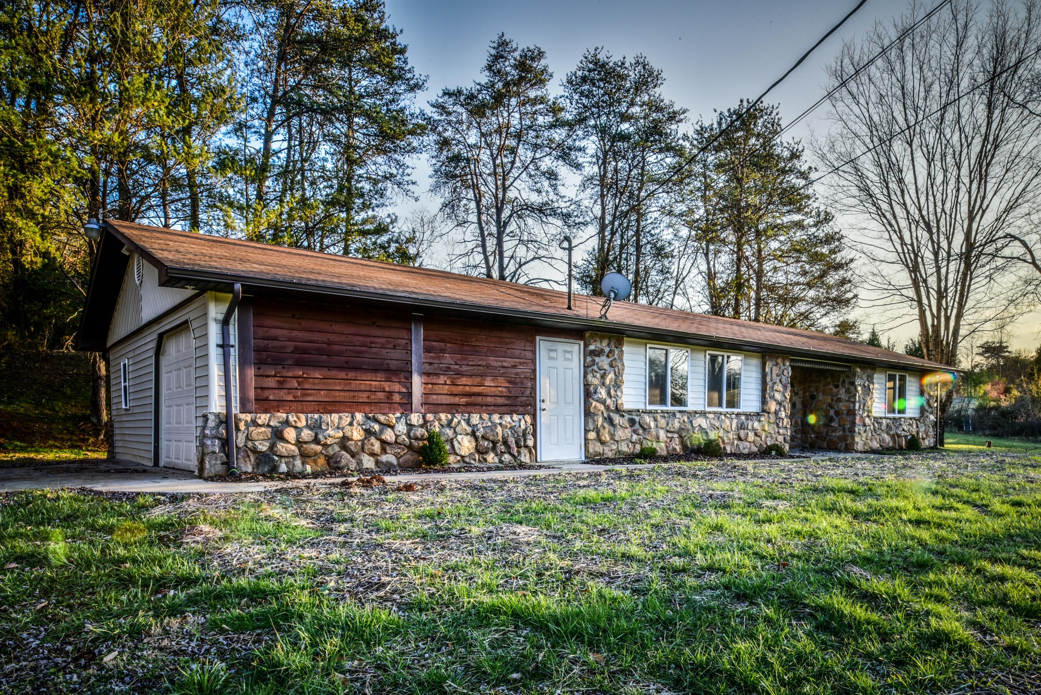 3984 Bent Road Kodak, TN 37764 - Photo 2 of 21 a front view of a house with garden
