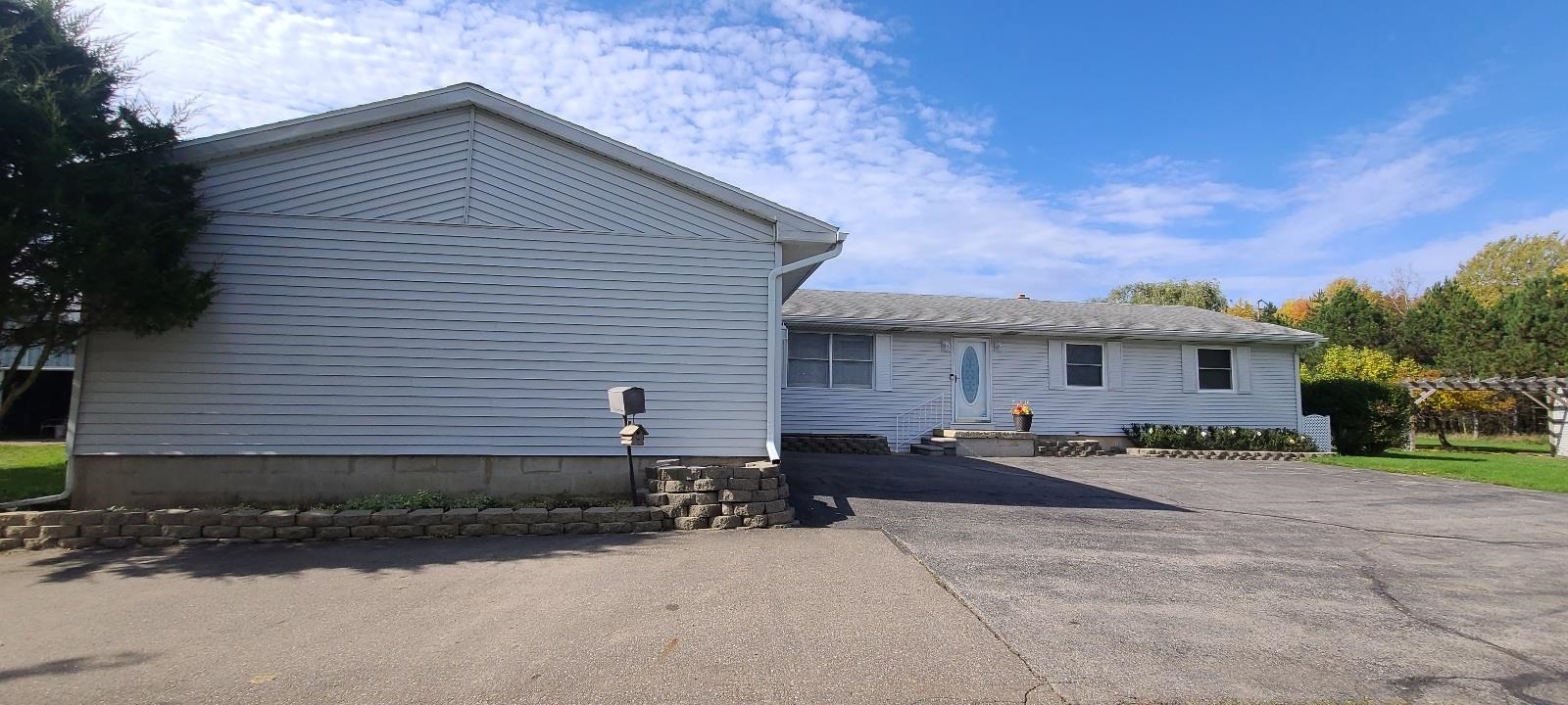 2144 Aiken Road Owosso, MI 48867 - Photo 4 of 40