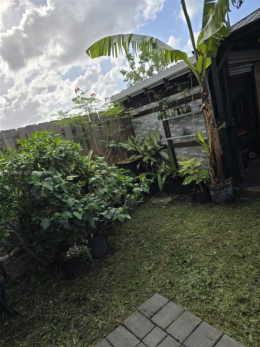 18264 Southwest 148th Road, Unit 18264 Miami, FL 33187 - Photo 23 of 25 a backyard of a house