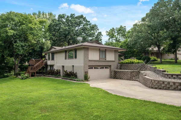 $900,000 | 9506 Riverview Avenue South, Bloomington, MN 55425