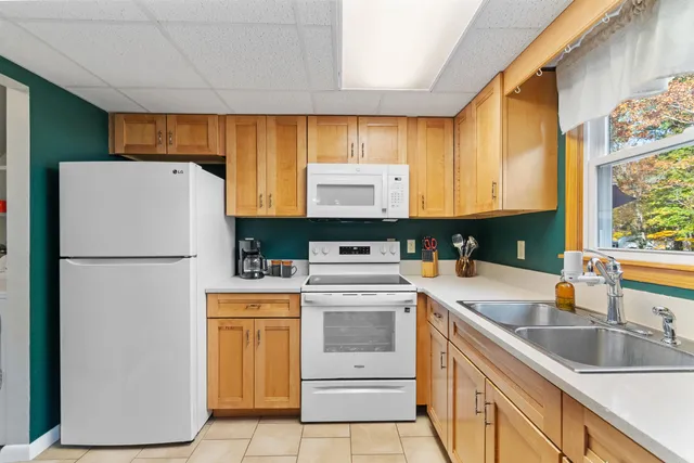 $285,000 | 86 Pinecrest Drive, Unit 1E, Essex, VT 05452