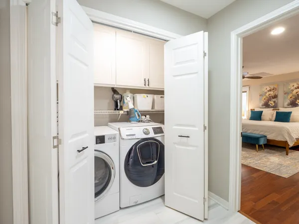 a view of a bedroom with washer and dryer